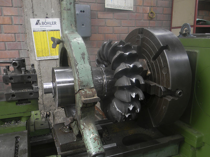 Fabricación, montaje y pruebas de rodete Pelton (C.H. Gorgor)