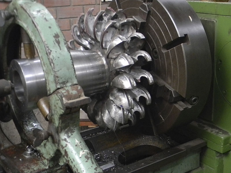 Fabricación, montaje y pruebas de rodete Pelton (C.H. Gorgor)